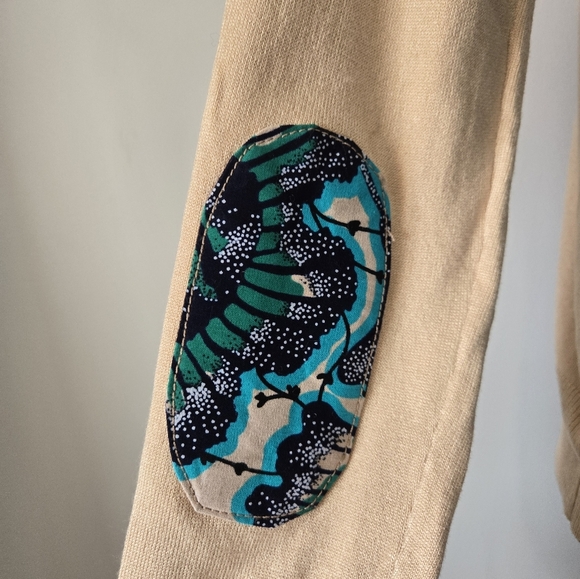 NEEDLE POINT Cream Cardigan With Vinrant Teal Back And Elbow Patches. Size Small - Picture 6 of 10